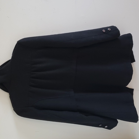 A spring coat - Picture 2 of 6